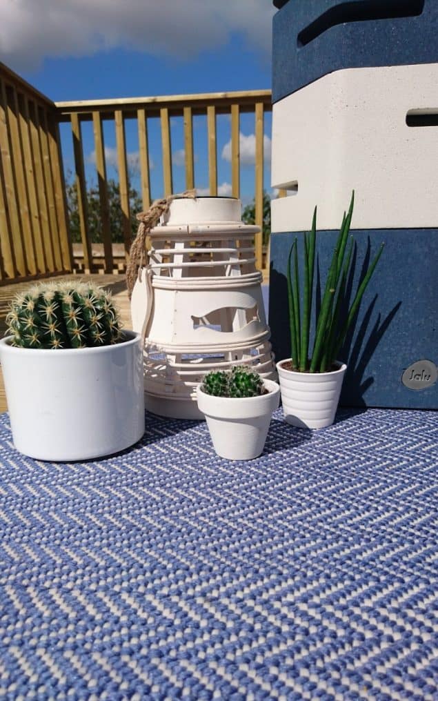 Holix Outdoor Floor Lamp by Jalu
