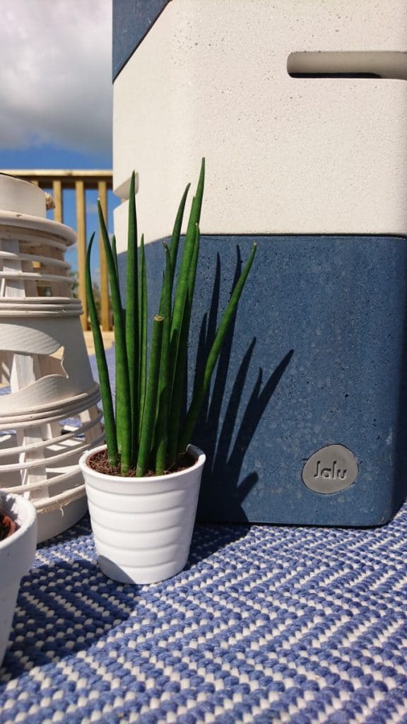 Holix Outdoor Floor Lamp by Jalu