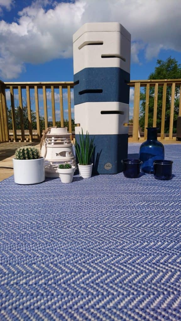 Holix Outdoor Floor Lamp by Jalu
